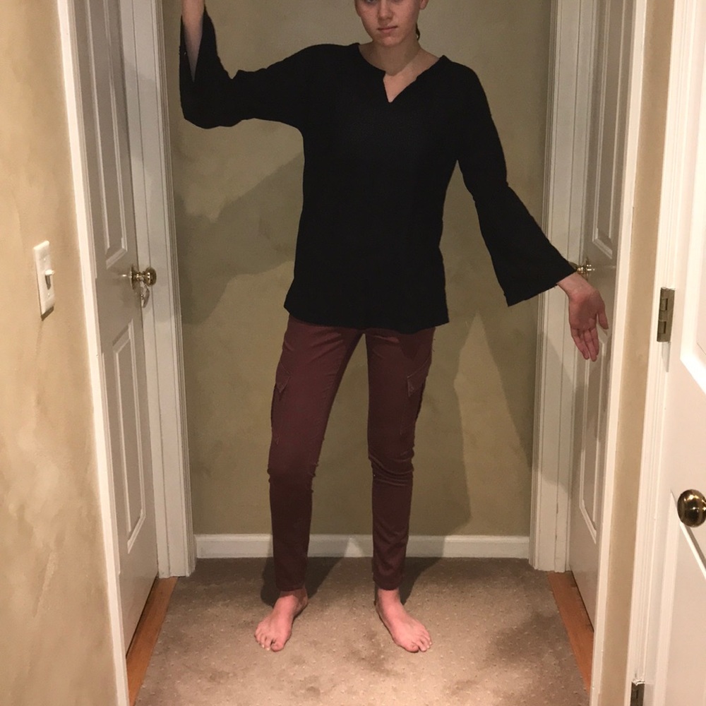 Long sleeve V neck casual top!!